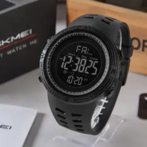 ساعة من سكماي للرجال بسوار أسود وعرض رقمي LED، مقاومة للماء حتى عمق 50 متر